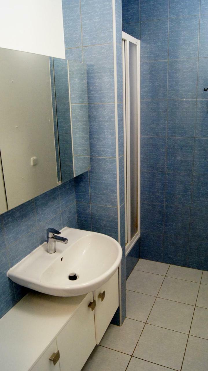 Km House Cerny Most Ostello Praga Esterno foto