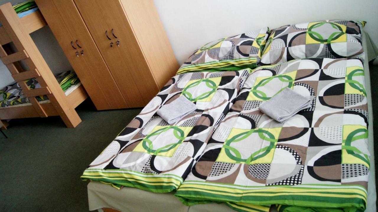Km House Cerny Most Ostello Praga Esterno foto