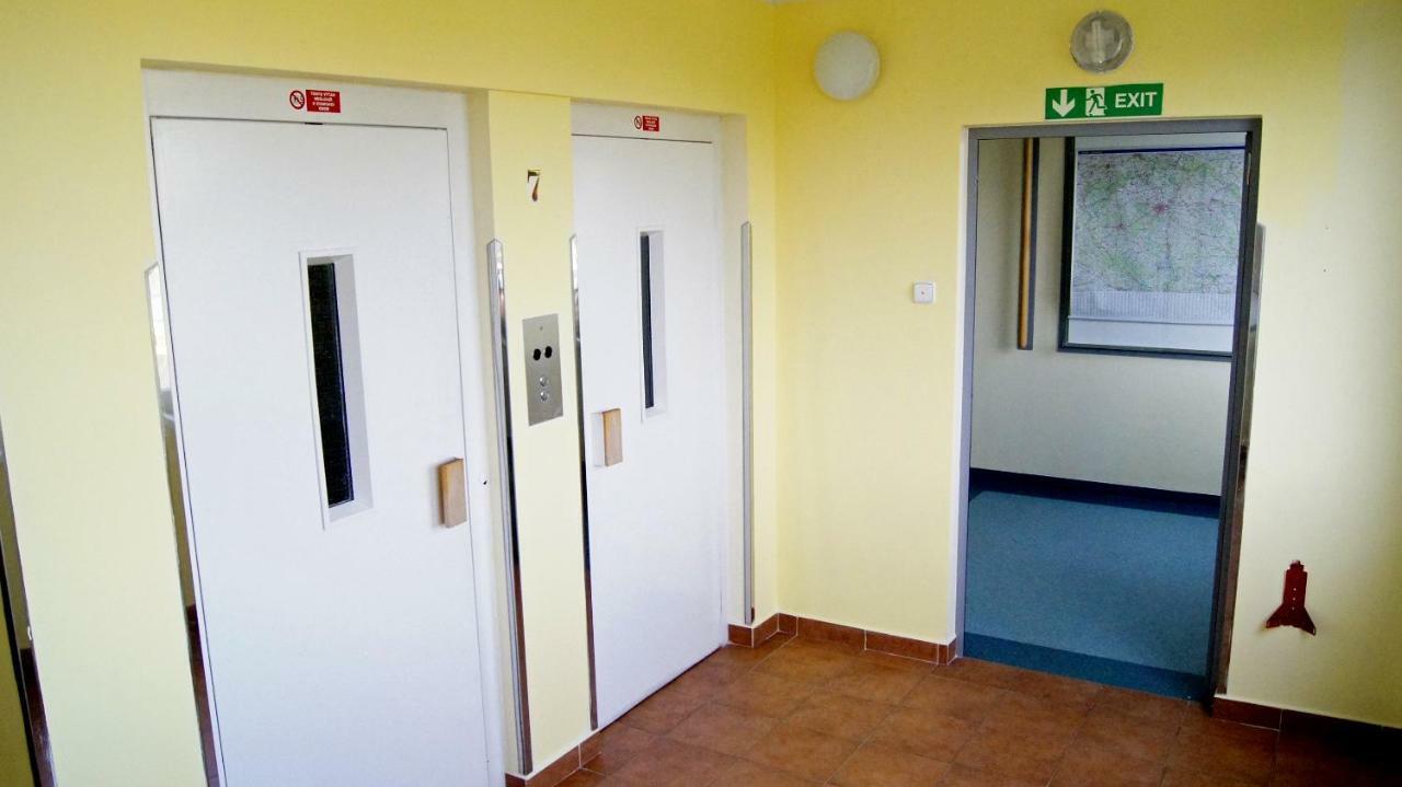 Km House Cerny Most Ostello Praga Esterno foto