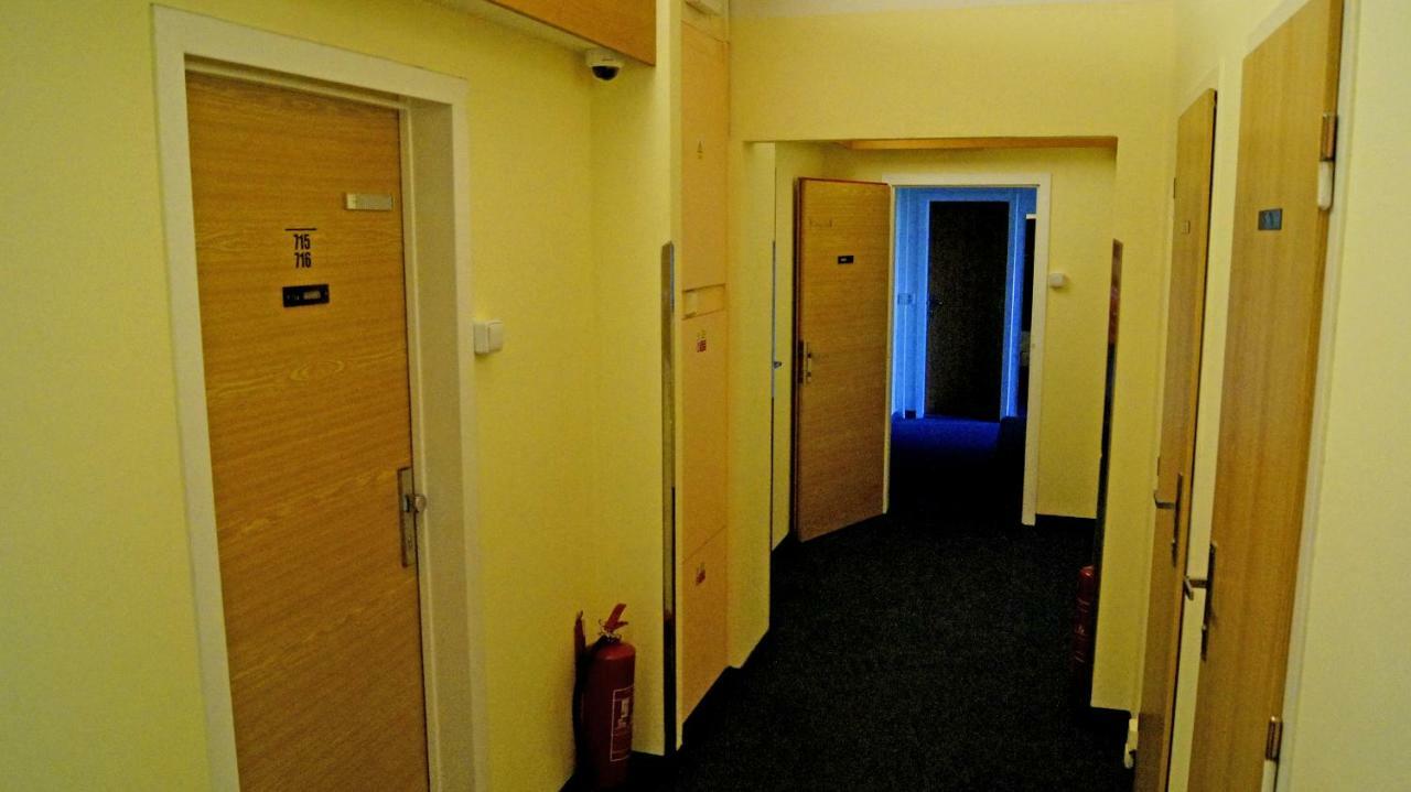 Km House Cerny Most Ostello Praga Esterno foto