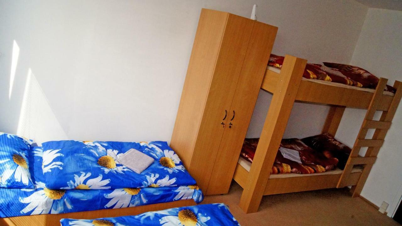 Km House Cerny Most Ostello Praga Esterno foto